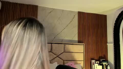 Snapshot of emilyhendrix_ chatting on September 15, 2025, 8:09 pm Emily Hendrix online show from September 15, 2025, 8:09 pm