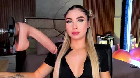 Snapshot of emilyhendrix_ chatting on September 26, 2025, 8:35 pm Emily Hendrix online show from September 26, 2025, 8:35 pm