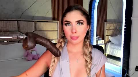 Snapshot of emilyhendrix_ chatting on October 8, 2025, 7:22 pm Emily Hendrix online show from October 8, 2025, 7:22 pm