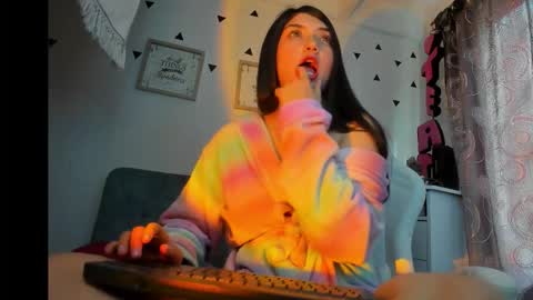 Emily Jang online show from November 14, 2025, 4:28 pm