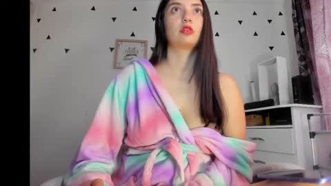 Emily Jang online show from November 18, 2025, 3:27 pm