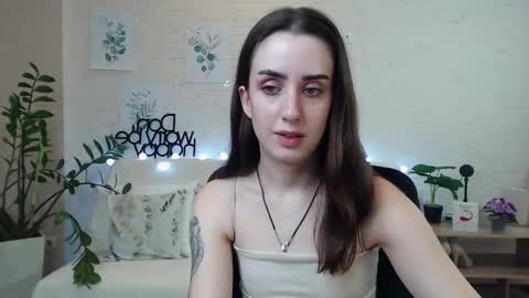 Snapshot of emilylayer chatting on January 10, 2025, 3:29 am Emyli online show from January 10, 2025, 3:29 am