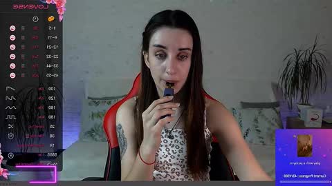 Snapshot of emilylayer chatting on November 23, 2025, 12:43 am Emyli online show from November 23, 2025, 12:43 am