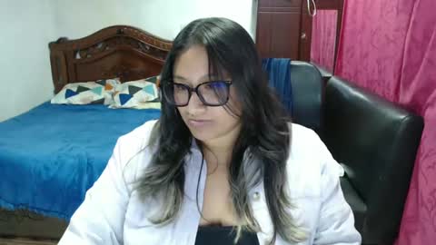 Snapshot of emilylove14 chatting on November 2, 2025, 4:37 am Emily Cortez online show from November 2, 2025, 4:37 am