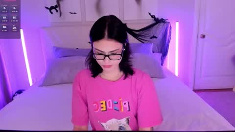 Snapshot of emilymee chatting on October 31, 2025, 9:43 am Emily online show from October 31, 2025, 9:43 am