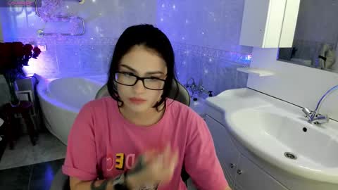 Snapshot of emilymee chatting on November 2, 2025, 2:36 am Emily online show from November 2, 2025, 2:36 am