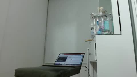 emily monrro online show from February 2, 2025, 2:06 am