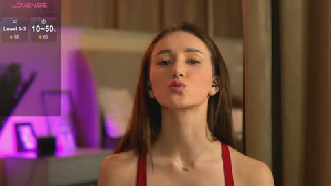 Snapshot of emilyraymont chatting on February 4, 2025, 3:44 am Emily online show from February 4, 2025, 3:44 am