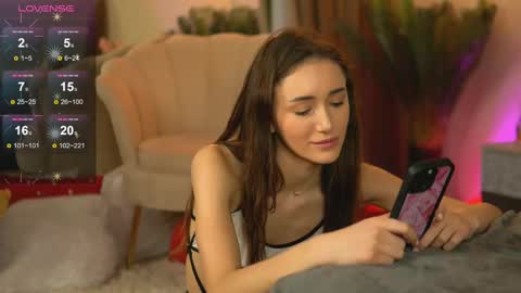 Snapshot of emilyraymont chatting on March 11, 2025, 1:59 am Emily online show from March 11, 2025, 1:59 am