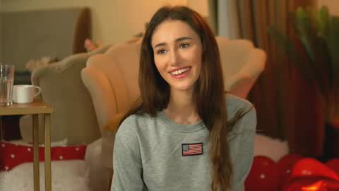 Snapshot of emilyraymont chatting on March 11, 2025, 5:27 am Emily online show from March 11, 2025, 5:27 am