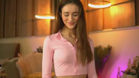 Snapshot of emilyraymont chatting on March 11, 2025, 10:20 pm Emily online show from March 11, 2025, 10:20 pm