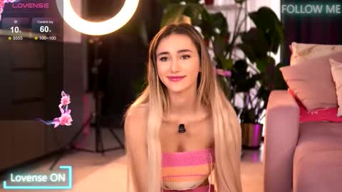 Snapshot of emilyraymont chatting on September 13, 2025, 6:02 am Emily online show from September 13, 2025, 6:02 am