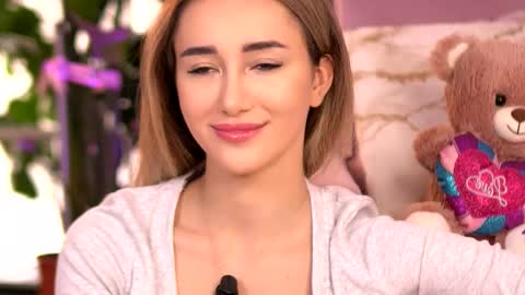 Snapshot of emilyraymont chatting on September 15, 2025, 5:07 am Emily online show from September 15, 2025, 5:07 am