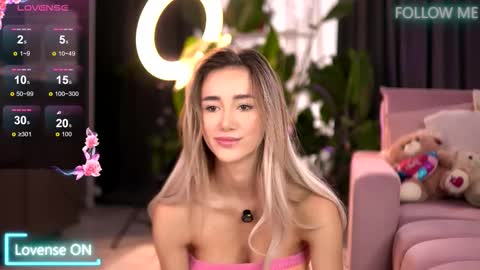 Snapshot of emilyraymont chatting on September 27, 2025, 6:18 am Emily online show from September 27, 2025, 6:18 am