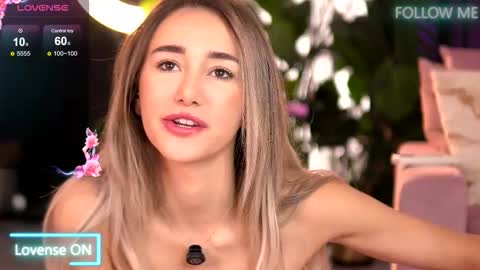 Snapshot of emilyraymont chatting on October 1, 2025, 5:57 am Emily online show from October 1, 2025, 5:57 am