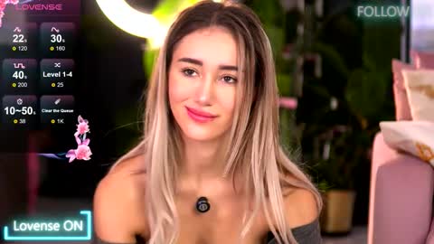 Snapshot of emilyraymont chatting on October 3, 2025, 5:15 am Emily online show from October 3, 2025, 5:15 am