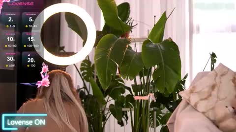 Snapshot of emilyraymont chatting on October 5, 2025, 5:06 am Emily online show from October 5, 2025, 5:06 am