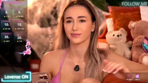 Snapshot of emilyraymont chatting on October 22, 2025, 1:50 am Emily online show from October 22, 2025, 1:50 am