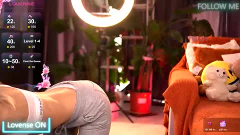 Snapshot of emilyraymont chatting on November 24, 2025, 7:41 am Emily online show from November 24, 2025, 7:41 am