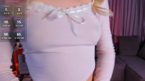 Snapshot of emilyrighter chatting on December 28, 2024, 8:37 am Hey i am  Emily     am -  pm online show from December 28, 2024, 8:37 am