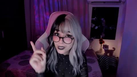 Snapshot of emilyrosss_ chatting on January 29, 2025, 8:08 am EMILY online show from January 29, 2025, 8:08 am