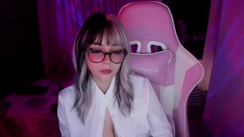 Snapshot of emilyrosss_ chatting on January 31, 2025, 7:50 am EMILY online show from January 31, 2025, 7:50 am