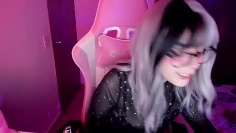 Snapshot of emilyrosss_ chatting on March 8, 2025, 3:17 am EMILY online show from March 8, 2025, 3:17 am