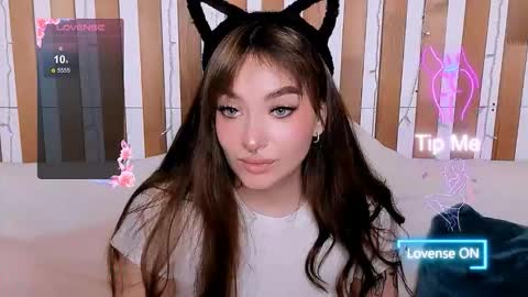 Snapshot of emilytylerr chatting on October 15, 2025, 8:03 am Emily online show from October 15, 2025, 8:03 am