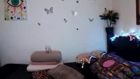 Snapshot of emilywhitee_ chatting on December 31, 2024, 1:15 am Valentina independent model online show from December 31, 2024, 1:15 am