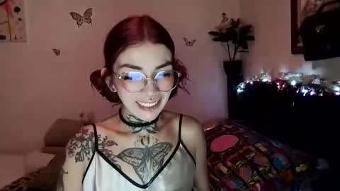 Snapshot of emilywhitee_ chatting on January 9, 2025, 1:50 am Valentina independent model online show from January 9, 2025, 1:50 am