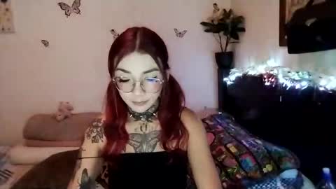 Snapshot of emilywhitee_ chatting on February 7, 2025, 2:19 am Valentina independent model online show from February 7, 2025, 2:19 am