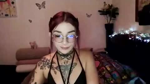 Snapshot of emilywhitee_ chatting on February 8, 2025, 3:08 am Valentina independent model online show from February 8, 2025, 3:08 am