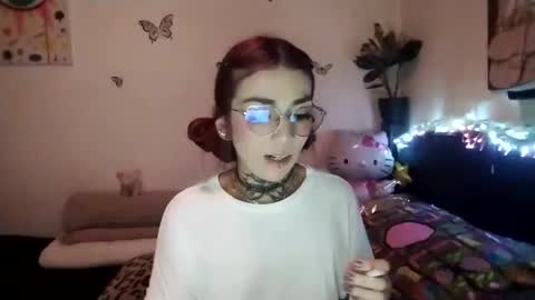 Snapshot of emilywhitee_ chatting on February 22, 2025, 2:50 am Valentina independent model online show from February 22, 2025, 2:50 am