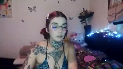 Snapshot of emilywhitee_ chatting on February 28, 2025, 2:53 am Valentina independent model online show from February 28, 2025, 2:53 am