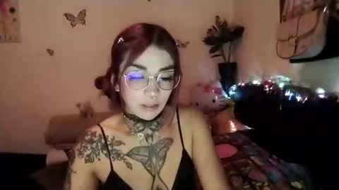 Snapshot of emilywhitee_ chatting on March 12, 2025, 2:52 am Valentina independent model online show from March 12, 2025, 2:52 am