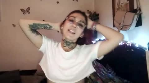 Snapshot of emilywhitee_ chatting on September 11, 2025, 2:55 am Valentina independent model online show from September 11, 2025, 2:55 am