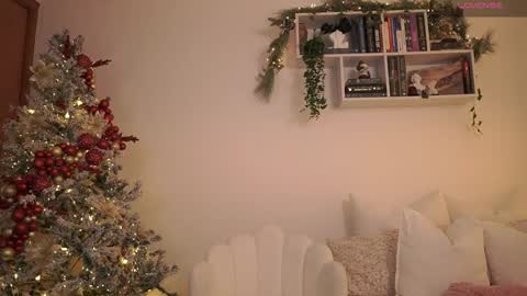 Snapshot of emilyxrose_ chatting on December 12, 2024, 7:15 pm IG thickemmsss online show from December 12, 2024, 7:15 pm