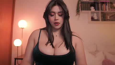 Snapshot of emilyxrose_ chatting on March 6, 2025, 6:05 pm IG thickemmsss online show from March 6, 2025, 6:05 pm