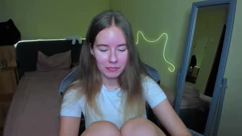 Emily online show from November 19, 2025, 6:19 pm