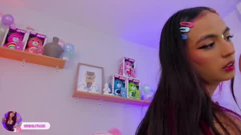 Emily Bank online show from November 19, 2025, 7:47 pm