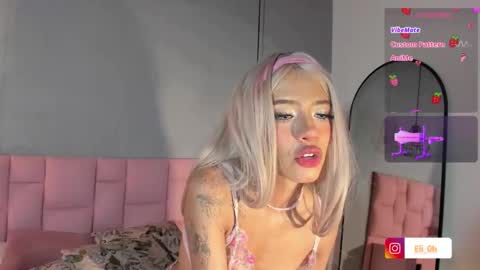 Snapshot of emilyy_queen chatting on September 13, 2025, 6:35 am Emily online show from September 13, 2025, 6:35 am