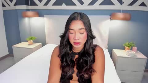 Emily  online show from November 17, 2025, 1:06 pm