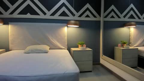 Emily  online show from November 21, 2025, 11:20 am