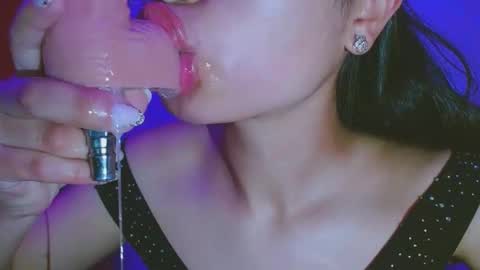 Emma online show from November 12, 2025, 1:06 am