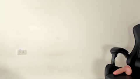 Snapshot of emma_980 chatting on December 3, 2024, 3:00 pm emma online show from December 3, 2024, 3:00 pm