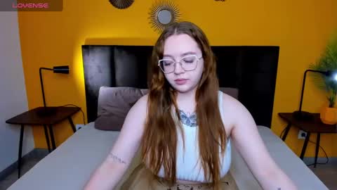 emma_adorablle online show from February 2, 2025, 1:23 am