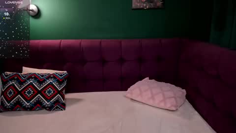 emma_adorablle online show from March 11, 2025, 4:54 am