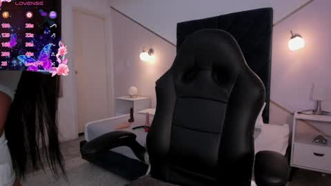 Snapshot of emma_carterr1 chatting on January 27, 2025, 10:16 pm pau online show from January 27, 2025, 10:16 pm