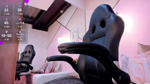 Snapshot of emma_carterr1 chatting on February 25, 2025, 11:00 pm pau online show from February 25, 2025, 11:00 pm