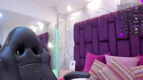 Snapshot of emma_carterr1 chatting on September 28, 2025, 2:44 pm pau online show from September 28, 2025, 2:44 pm